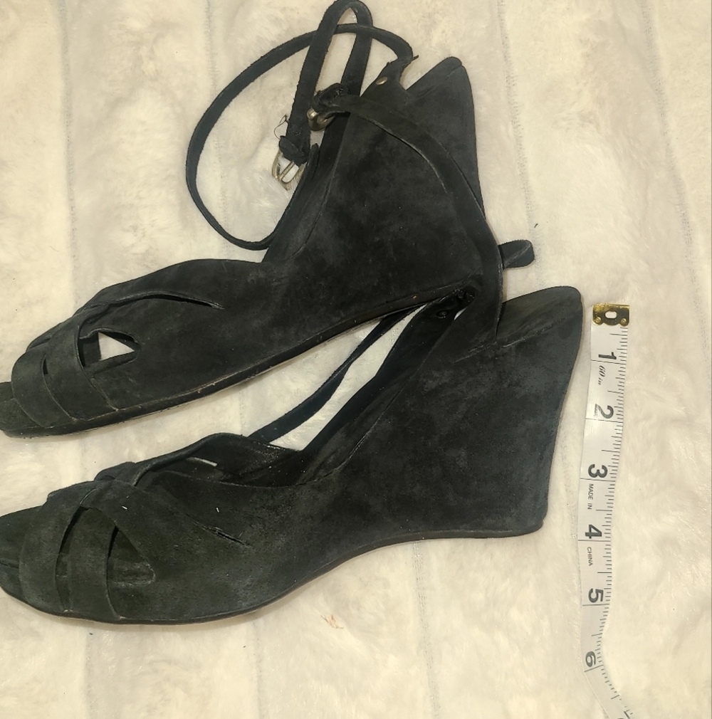 UGG Women's Black Sandals - Picture 6 of 7